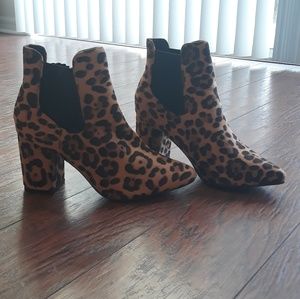 Sz 10 Leopard Print Block Print Booties